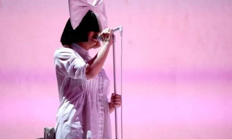 Ünlü Şarkıcı Sia Evlendi