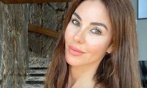 Defne Samyeli Transparan Kıyafetiyle Göğüs Dekolteli Poz Verdi