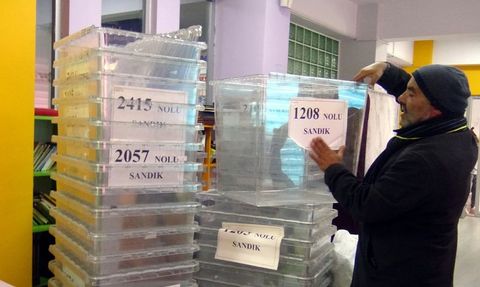 Seçim Heyecanı Başlıyor: İlk Sandıklar Geldi