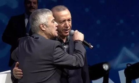 Cengiz Kurtoğlu, 'Duyanlara Duymayanlara' şarkısıyla Cumhurbaşkanı Erdoğan'a sürpriz yaptı