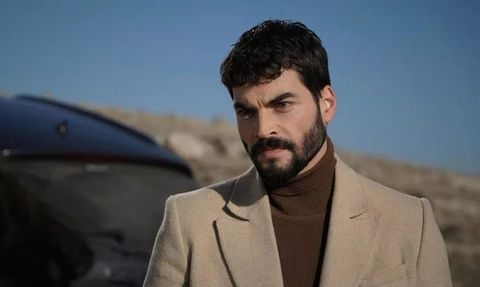 Hercai'nin Miran'ı Akın Akınözü'nün Ünlü Oyuncu Annesi Kim?