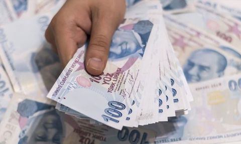 Mevduat Faizleri Politika Faizine Yakınsamıyor: Türkiye'de Ekonomi Yönetimi Sıkışmış Durumda