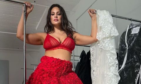 Ashley Graham'ın Transparan Kıyafetiyle Cannes'da Şaşırtan Görünümü