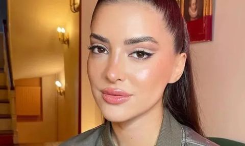 Sosyal Medya Fenomeni Ala Tokel'in Cesur Pozları Beğeni Topluyor