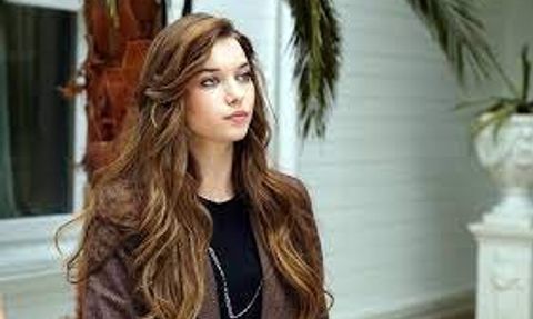 Afra Saraçoğlu, Defacto ile Reklam Anlaşması İmzaladı