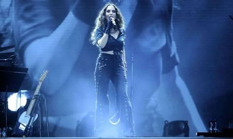 İzmir Büyükşehir Belediyesi, 'Boş verme oy ver' sloganıyla Sertab Erener konseri düzenliyor