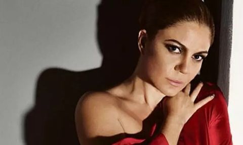 Şarkıcı İzel'in Annesi Hayatını Kaybetti