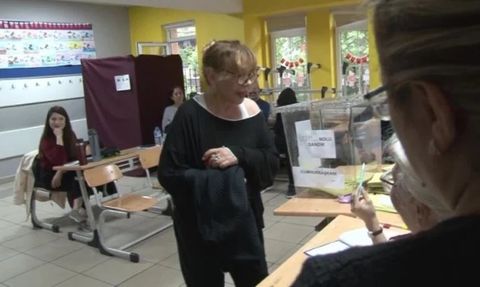 Sezen Aksu Beykoz'da Oyununu Kullandı