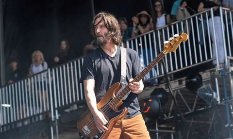 Keanu Reeves, 20 Yıl Sonra Müzik Grubuyla Sahne Aldı