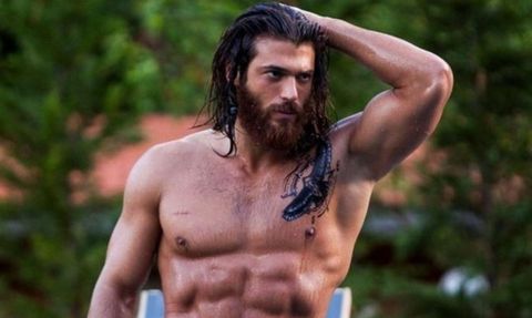 Ünlü Oyuncu Can Yaman İtalya'da Yaşamına Devam Ediyor ve Din Değiştirdi İddiaları