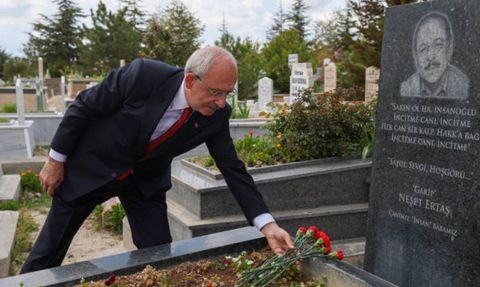 Kılıçdaroğlu, Halk Ozanı Neşet Ertaş’ın Mezarını Ziyaret Etti