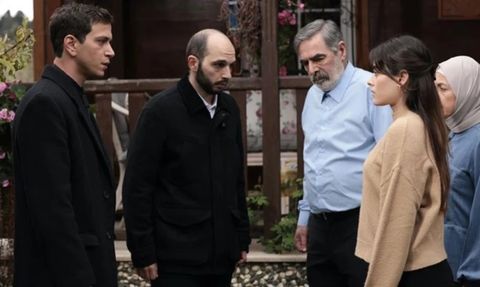 Ömer Dizisinde Vedalar Başlıyor: Simay Barlas Diziden Ayrılıyor