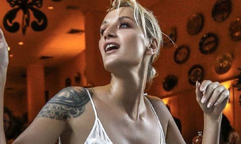 Didem Soydan'ın Barselona'da paylaştığı cesur kıyafeti sosyal medyayı salladı