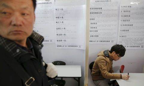 Çin'de Genç İşsizliği Rekor Seviyeye Ulaştı, Ekonomi Büyüme İvmesini Sürdürmekte Zorlanıyor