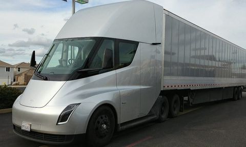Tesla Semi: Elektrikli Kamyonun Performansı Göz Dolduruyor