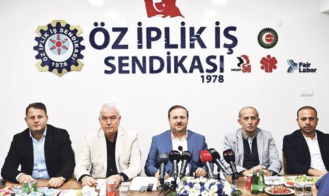 Tekstil ve Konfeksiyon Sektöründe Üretim Azalıyor