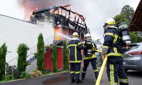 Fransa'da Engelli Bakımevinde Yangın: Can Kaybı ve Tahliyeler