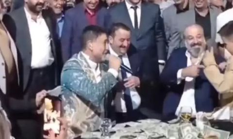 İzzet Yıldızhan Şanlıurfa'da Dolar Yağmuruna Tutuldu