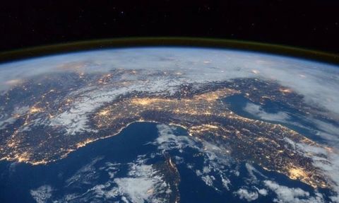 Kuyruklu Yıldız Dünya'ya Yaklaşıyor