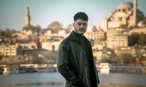 Şarkıcı Semicenk'in Yıllar Önce Katıldığı Ses Yarışmasındaki Performansı Gündem Oldu