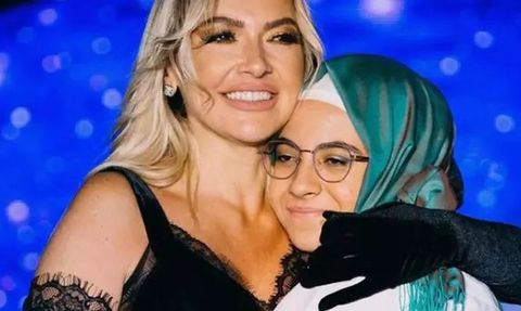 Hadise Konserinde Hayranıyla Duygusal Anlar Yaşadı