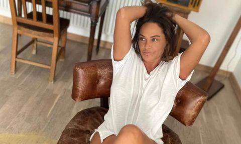 Hülya Avşar Siyah Bikinisiyle Yaza Veda Etti