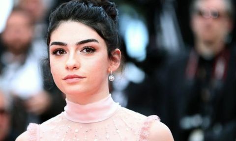 Hazar Ergüçlü Yazı Plajda Kapatamadı