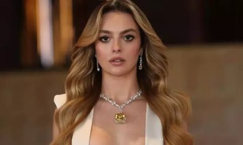 Melis Sezen, Balkonda Yaptığı Tango İle Sosyal Medyada Gündem Oldu