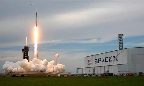 SpaceX, Avrupa'nın Navigasyon ve İletişim Uydularını Taşıma Anlaşması İmzaladı