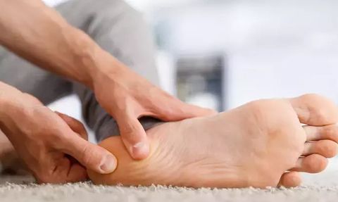 Topuk Dikeni: Belirtileri, Tedavisi ve Risk Faktörleri