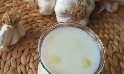 Sarımsaklı Süt: Sağlığınız İçin Mucizevi Bir İçecek