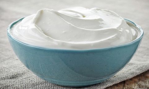 Enerjinizi Arşa Çıkaracak Doğal Kür: Cevizli Yoğurt