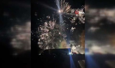 Kanada'da Kamyonetin Havai Fişek Taşıyan Kamyonete Çarpması Sonucu Otoyolda Patlama