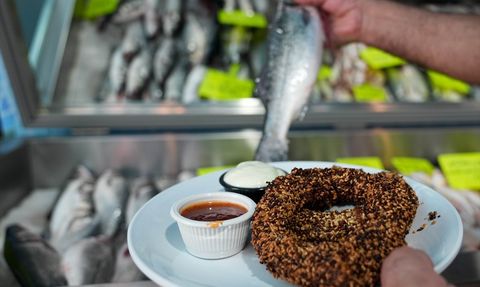 İzmir'de Levreği 'Gevrek' Şeklinde Sunan Restoran