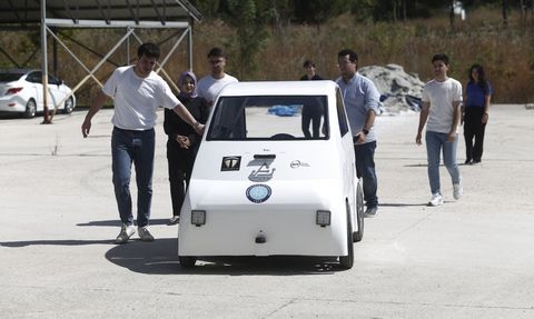 Bursa'da Üniversitelilerin Otonom Aracı Tanıtıldı