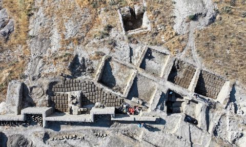Çavuştepe Kalesi'nde Yeni Bir Koridor Bulundu