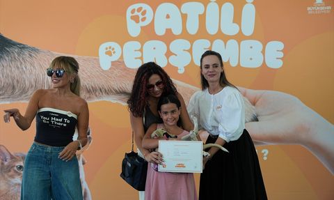 İzmir'de Yangınlardan Etkilenen Hayvanlar İçin Sahiplendirme Etkinliği Düzenlendi