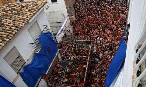 La Tomatina Festivali: 120 Ton Domatesle Renklenen Geleneği