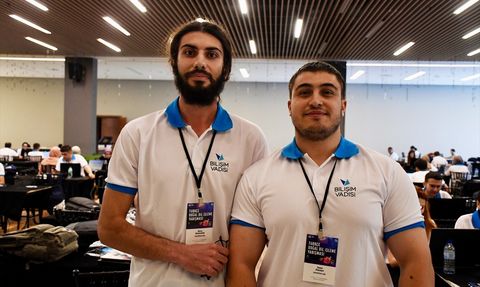 Öğrenciler Yapay Zeka Projeleriyle TEKNOFEST'te Yarışıyor