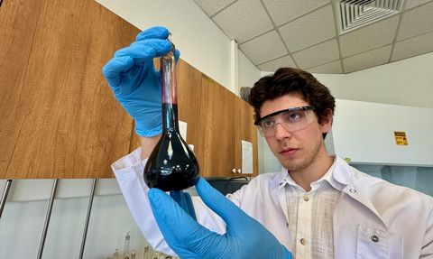 Türk Öğrenci Kadir Kaan Erbaş, Kimya Olimpiyatları'ndan Gümüş Madalya ile Döndü