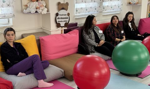 Anne Adayları 'Gebe Okulu' ile Güçleniyor