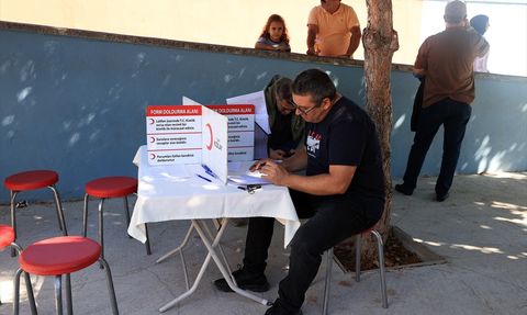 Edirne'de Öğrencilere Kan Bağışında Madalya