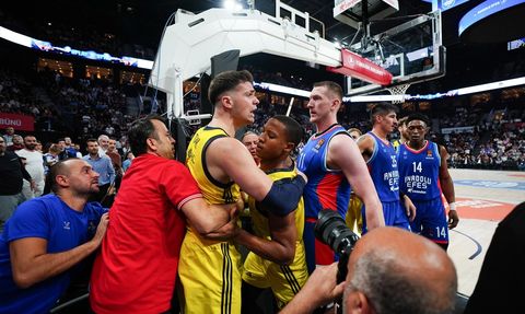 Fenerbahçe Beko, Anadolu Efes'i Deplasmanda Yendi