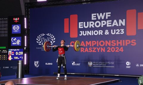 Gençler ve 23 Yaş Altı Avrupa Halter Şampiyonası'nda Tuğba Nur Koz Gümüş Madalya Kazandı