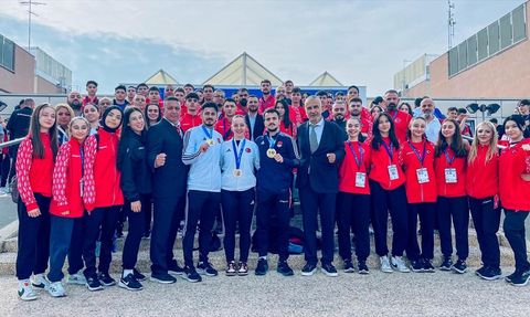 İtalya'da Gençler Dünya Karate Şampiyonası'nda 5 Madalya