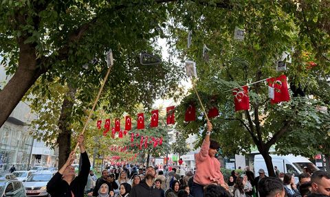Kocaeli'de Ağaçlar Kitaplarla Canlandı