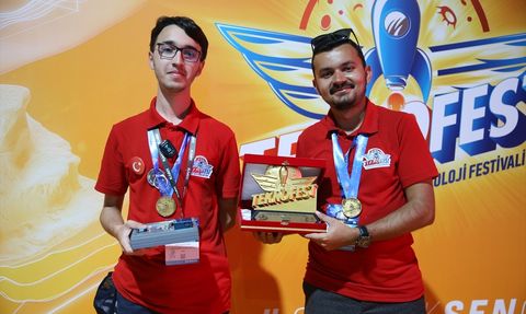 Lise Öğrencisi Kaan Yusuf Odacı, Taşınabilir Hava Ölçüm Cihazıyla TEKNOFEST'te Ödül Kazandı