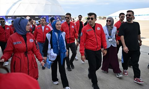 Selçuk Bayraktar Adana TEKNOFEST'ini Ziyaret Etti