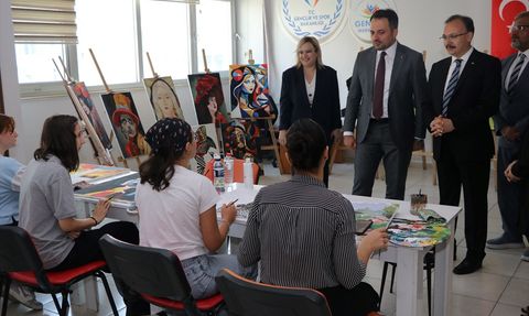 Siirt'te Gençlerle Buluşma: Bakan Yardımcısı Eminoğlu'nun Ziyareti