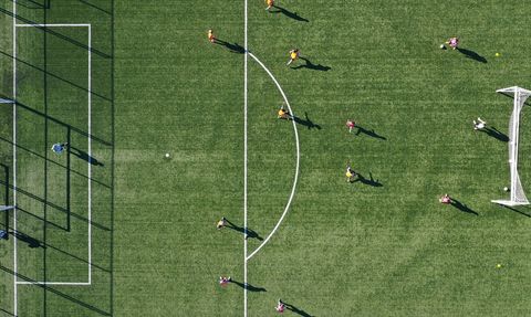 Trabzonspor Petrol Ofisi Kadın Futbol Takımı Zirveye Oynuyor